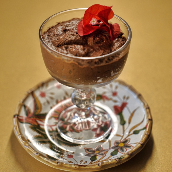 Mousse de chocolate com flor